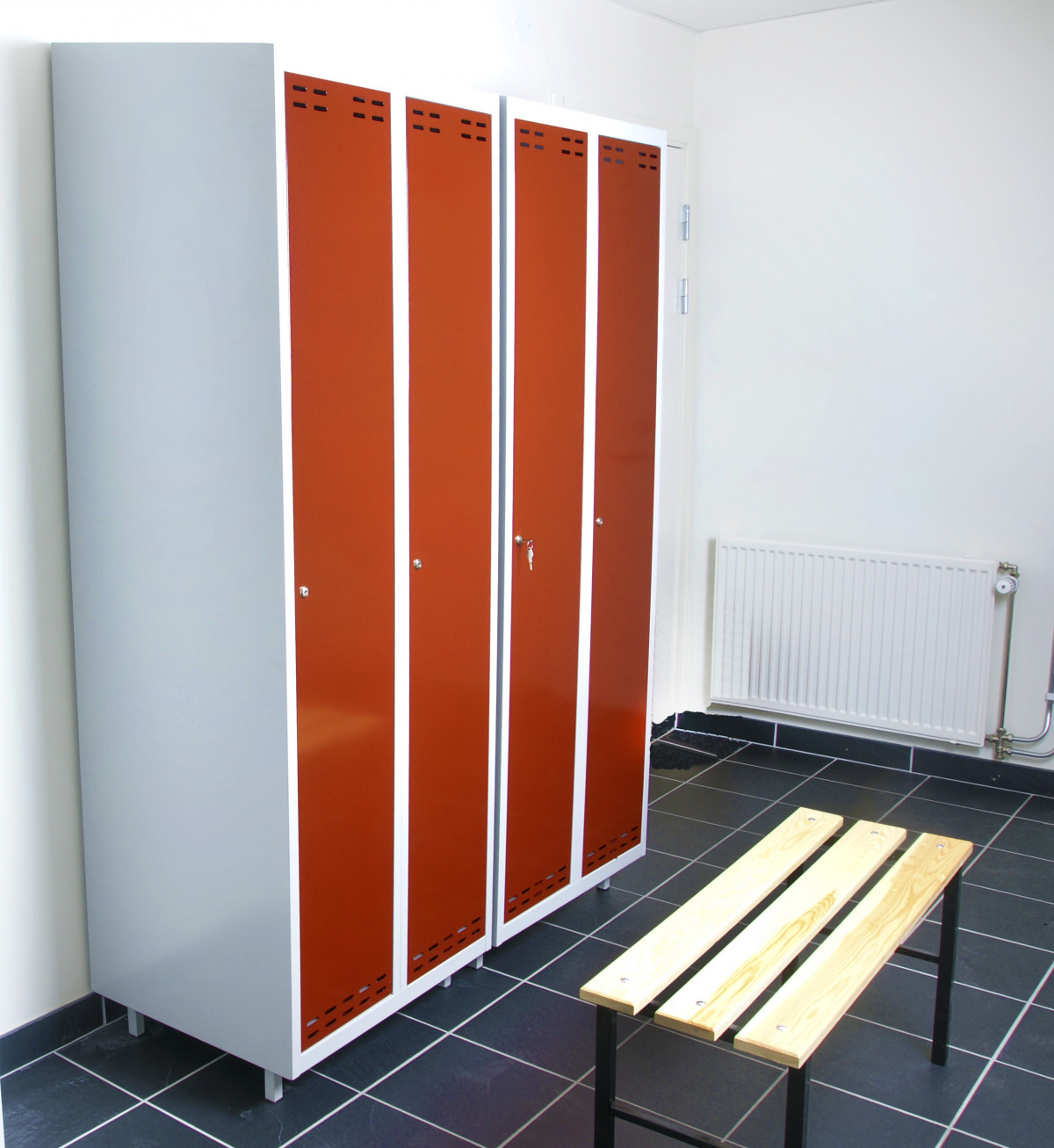 Dviejų skyrių persirengimo spintelė