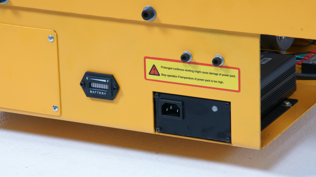 Elektrinis pakėlimo stalas ant ratukų