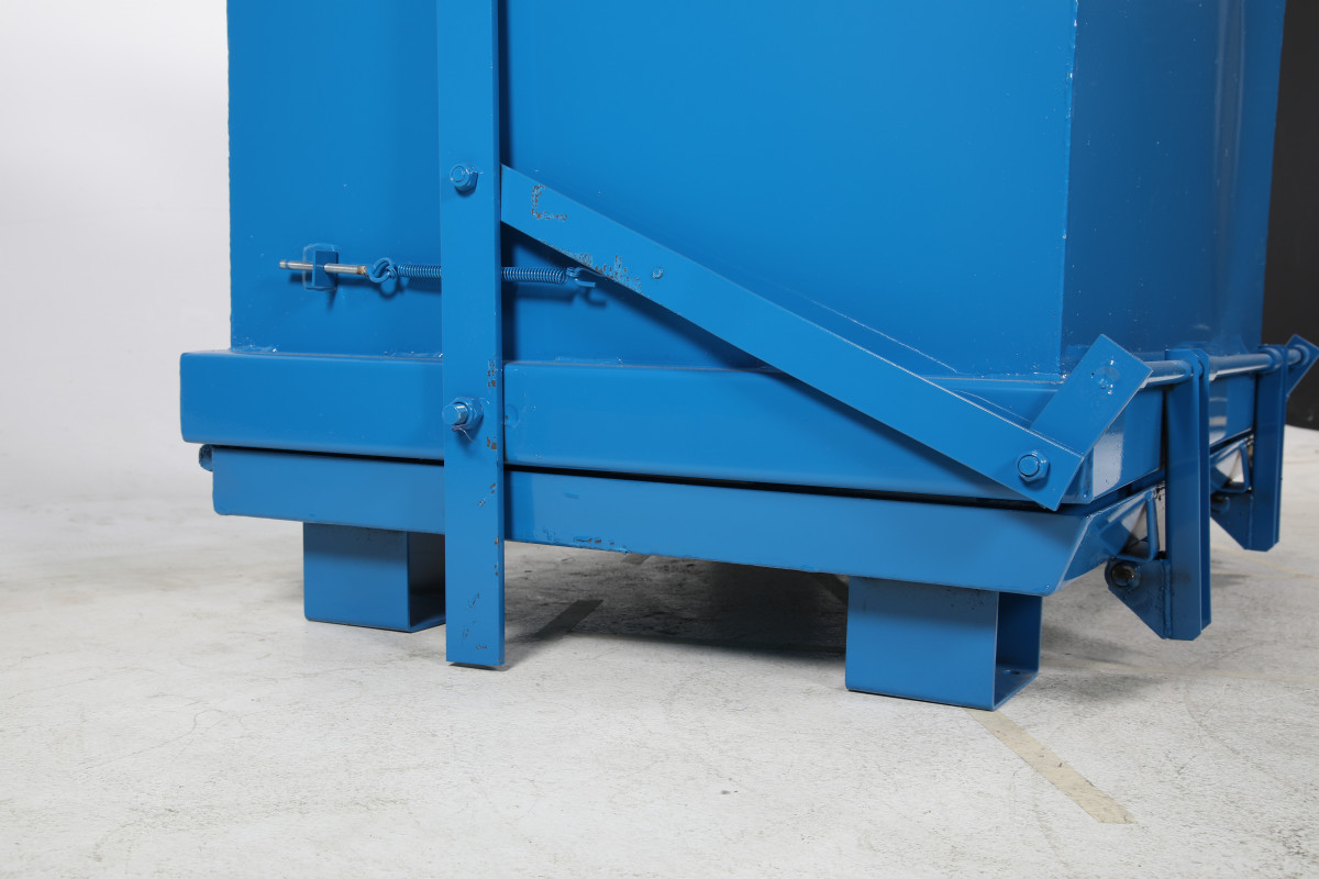 Konteineriai išpylami per dugną