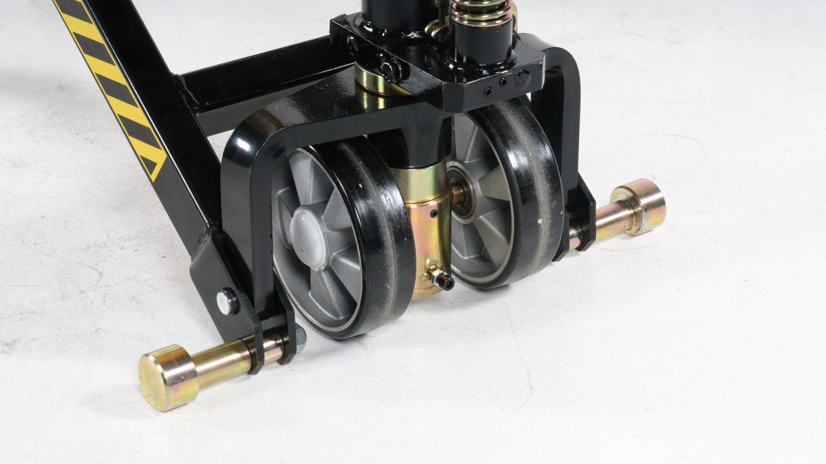 Rankinis žirklinis palečių keltuvas