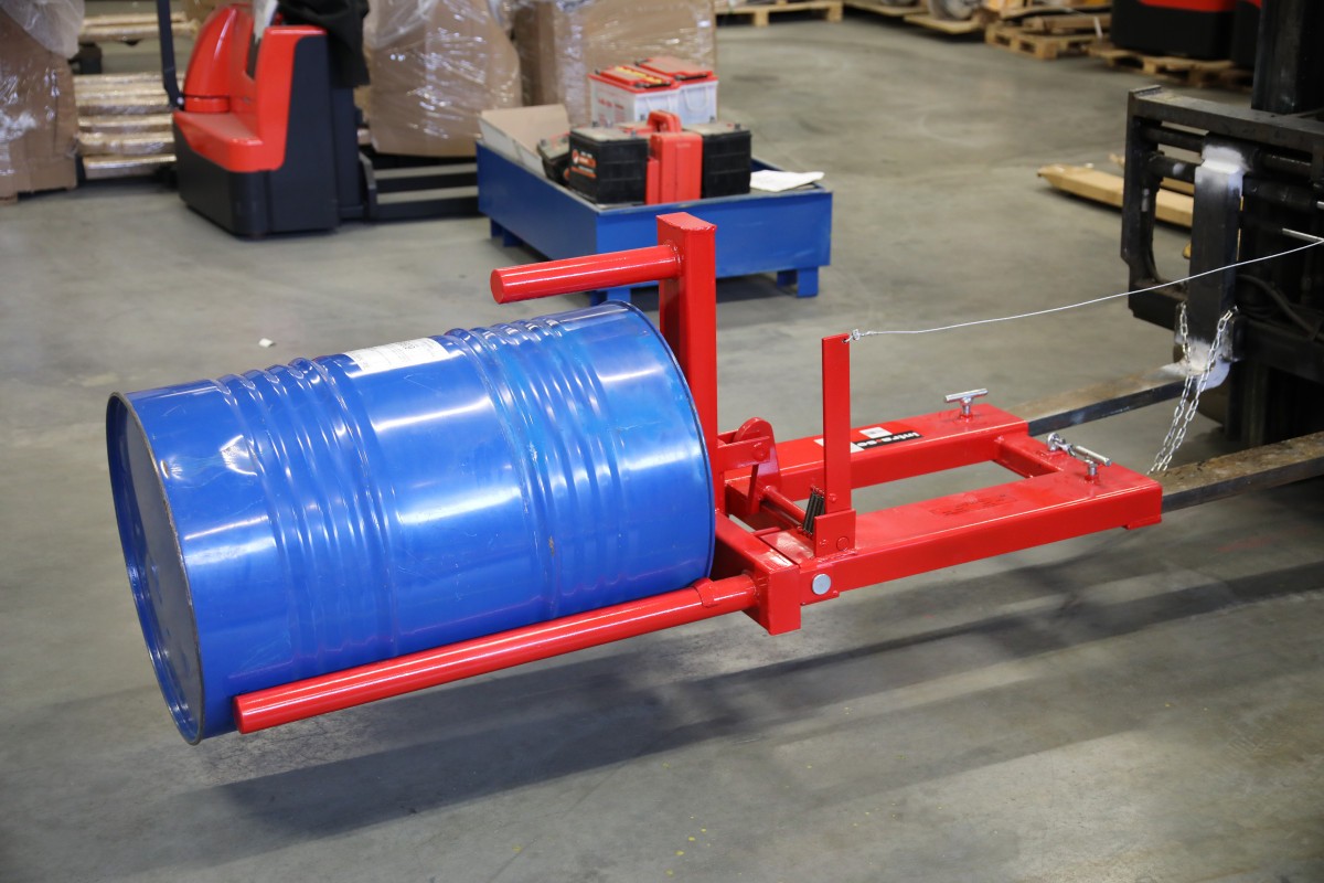 Statinių kėlimo ir pakreipimo įtaisas